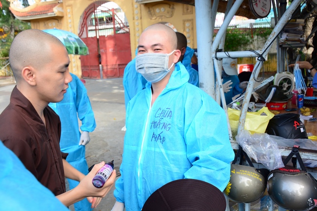 Chùa Hoằng Pháp: Tiếp tục hỗ trợ người dân khó khăn trong đại dịch Covid (đợt 8)